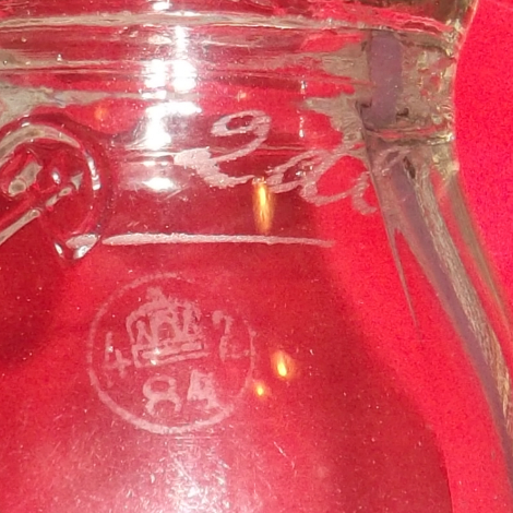 Hitelesítő jelzés rédei Gróf Esterházy Pál Bakonyi Tejgazdasága joghurtos üvegének nyakrészén