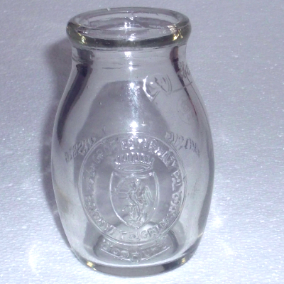 Régi 2 deciliteres joghurtos üveg relikvia - rédei Gróf Esterházy Pál Tejgazdaságából származik - a hitelesítő bélyegző 1942-es dátumú