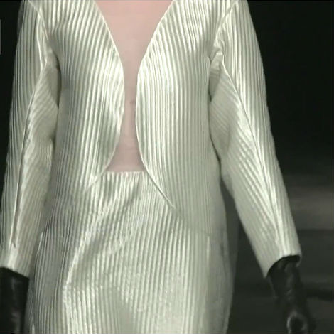 Theyskens' Theory különleges bordázott csíkos anyag átlátszó selyem kombinációja - női divat 2013 ősz 2014 tél