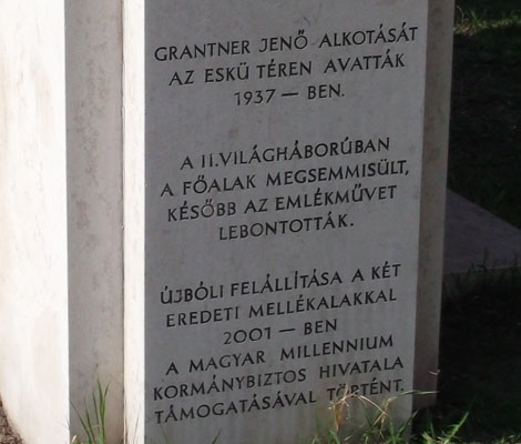Gróf Klebelsberg Kuno (1875-1932) emlékművének alapzatán elhelyezett tábla