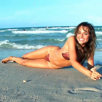 Minimális bikiniben - Jen keller a tengerparton