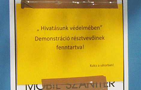 Mobil wc a demonstráció résztvevőinek