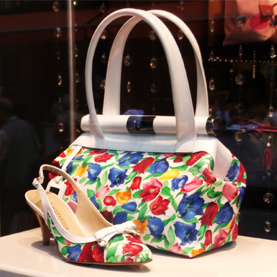 Virág mintás cipő, azonos mintázatú táskával - tulipán, harangvirág, mályva mintás női cipő és táska - Peter Kaiser női divat