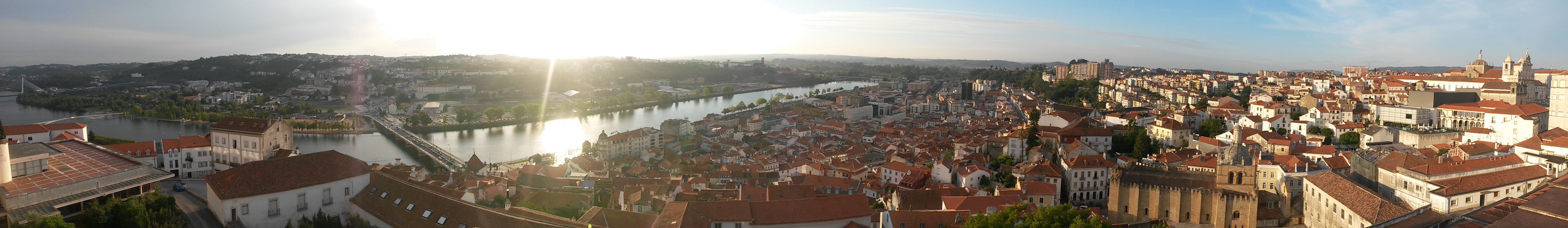 Ezt a képet az egyetem erkélyéről készítettem. Coimbra a Montego folyó két partján terül el.