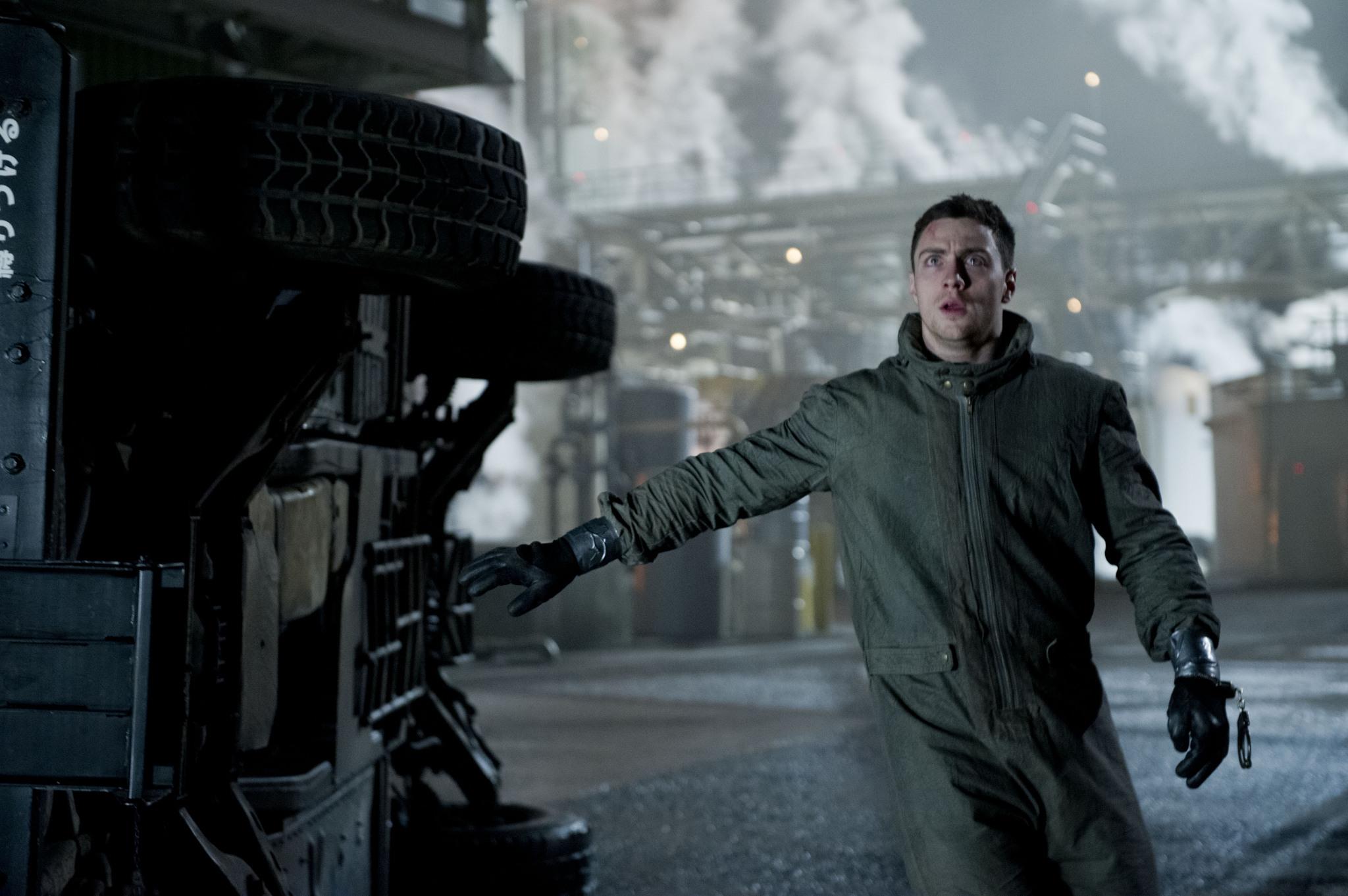 still-of-aaron-taylor-johnson-in-godzilla-2014-large-picture.jpg