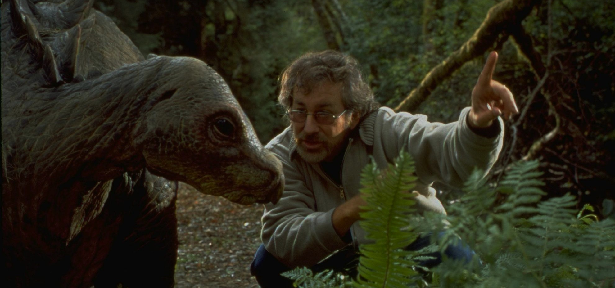 039-steven-spielberg-theredlist.jpg