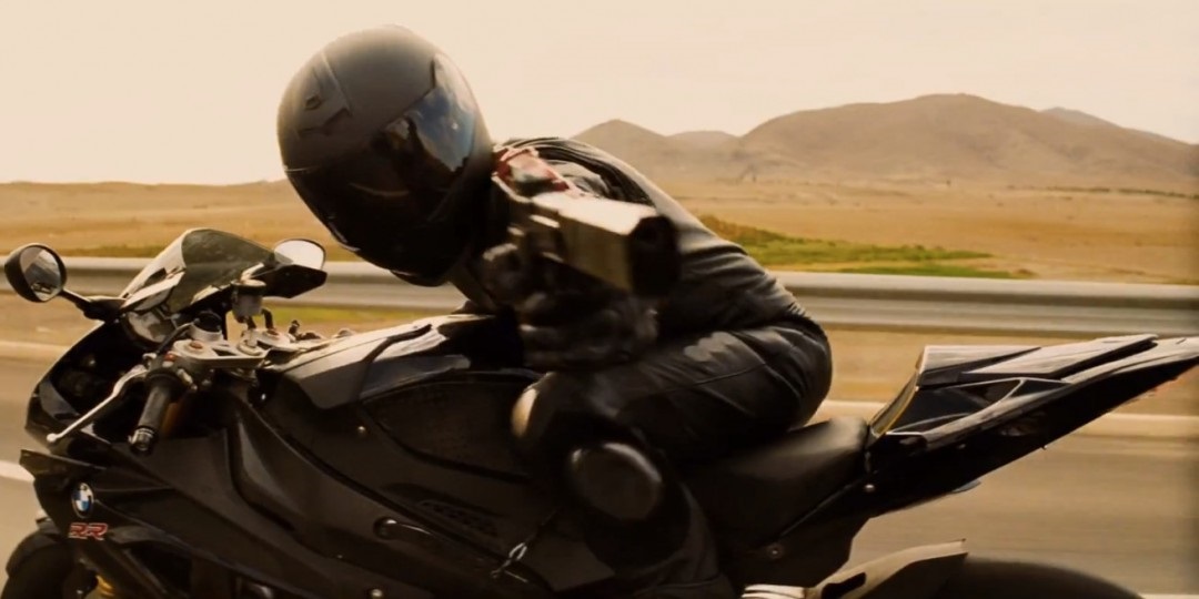mission-impossible-rogue-nation-motorcycle-gun-pointofgeeks.jpg