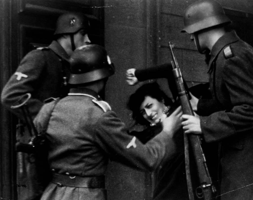 rome-open-city-1945-005-anna-magnani-captured-by-military-police.jpg