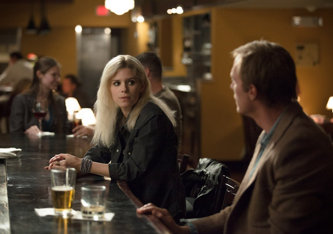 Kate-Mara-and-Paul-Bettany-in-Transcendence-2014-Movie-Image.jpg