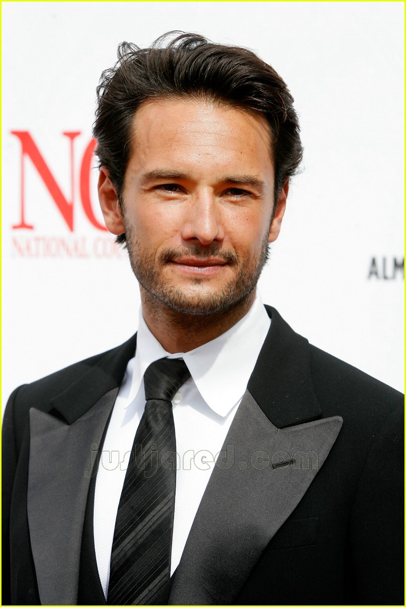 Rodrigo-Santoro-2007-ALMA-awards-04.jpg