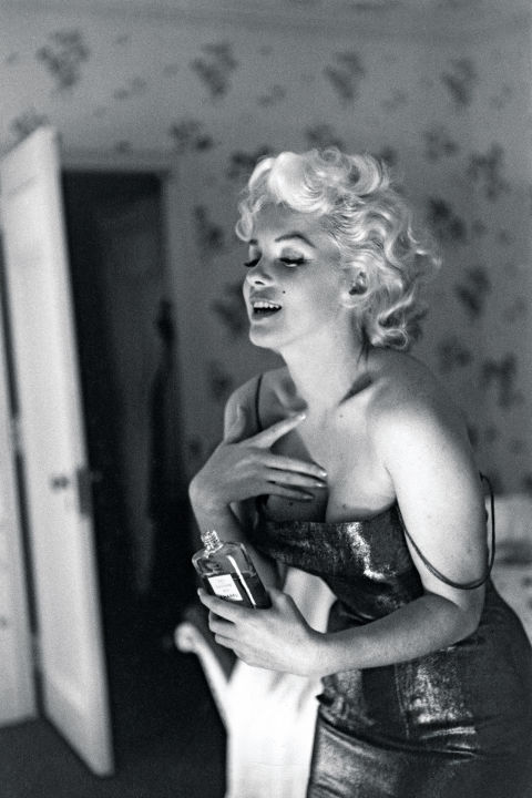 Marilyn Monroe a Chanel No. 5 reklámarcként.<br />1955