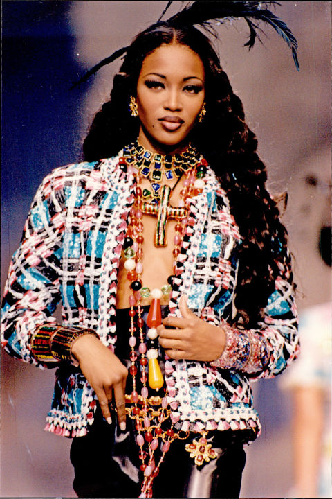 Naomi Campbell egy tavaszi divatbemutatón.<br />1992