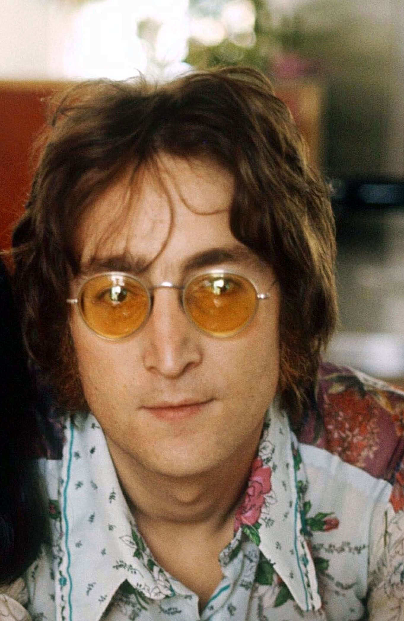 John Lennon kereklencsés szemüvegjével igazi divatot teremtett. - De azért ne jöjjön vissza... Vagy de?