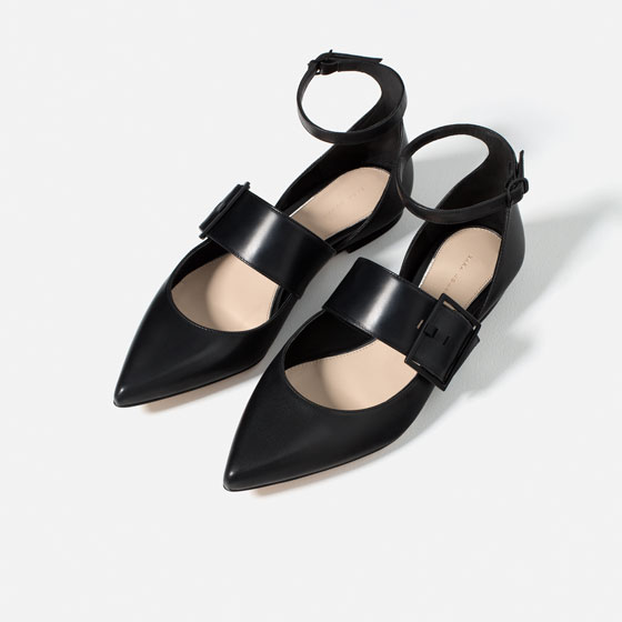 LEATHER BALLERINAS WITH BUCKLE<br />www.zara.com