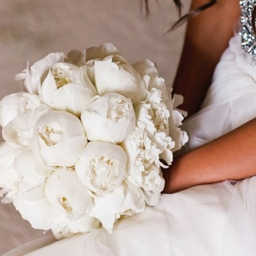 43528-white-wedding-bouquet.jpg