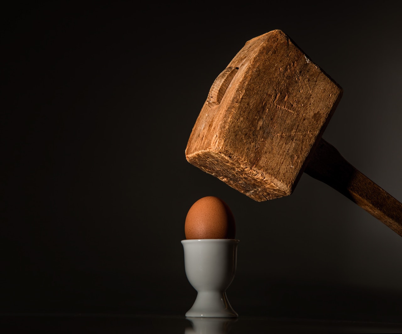 egg-hammer-threaten-violence-40721.jpg