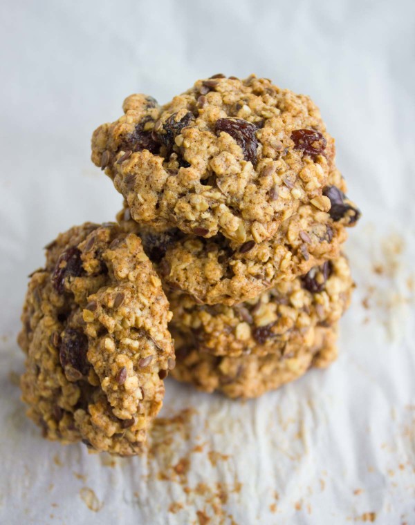 healthy-oatmeal-raisin-cookies-5-e1425084652995.jpg