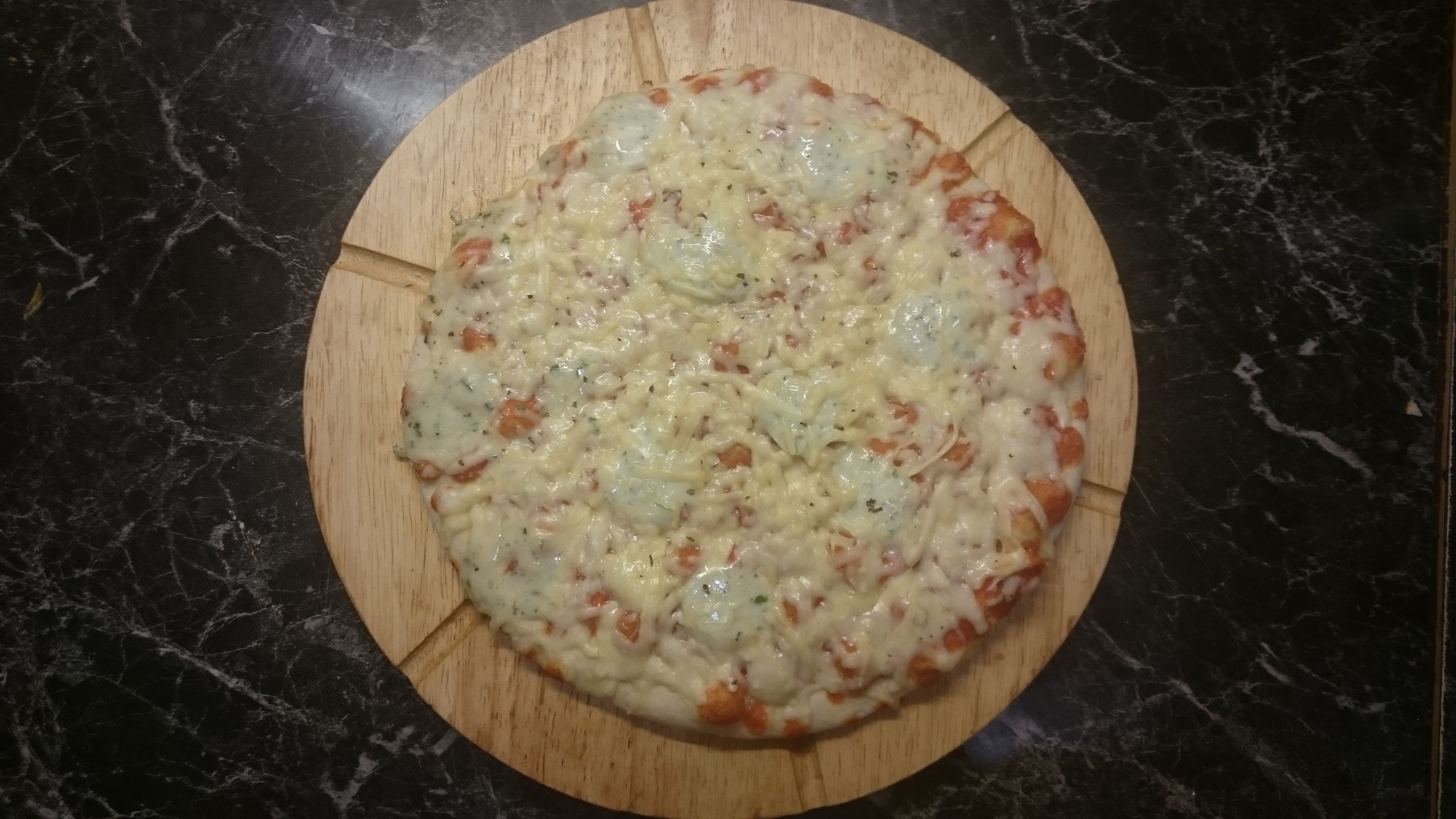 Gluténmentes négy sajtos pizza, hogy ne kelljen lemondani az élvezetekről