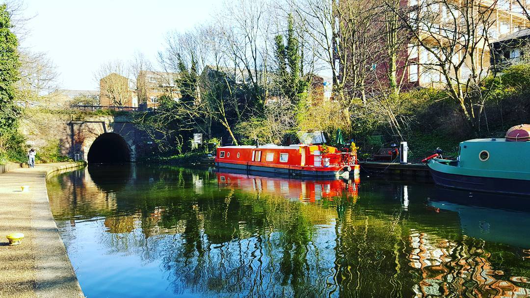 Lakóhajó a Regents Canal-on