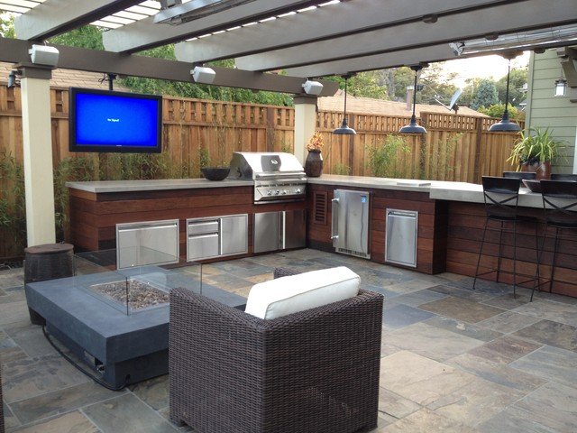 outdoor-television-man-cave-4