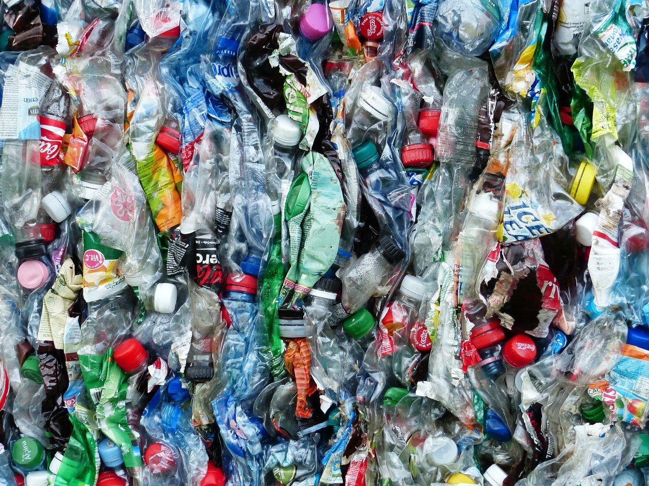 plastic-bottles-115071_1280.jpg