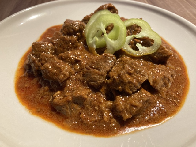 Vörösboros marhapörkölt