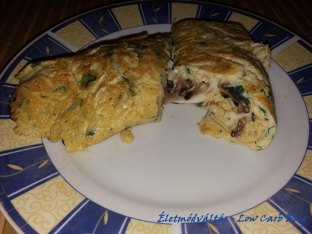 Sajtos-gombás-baconos omlett