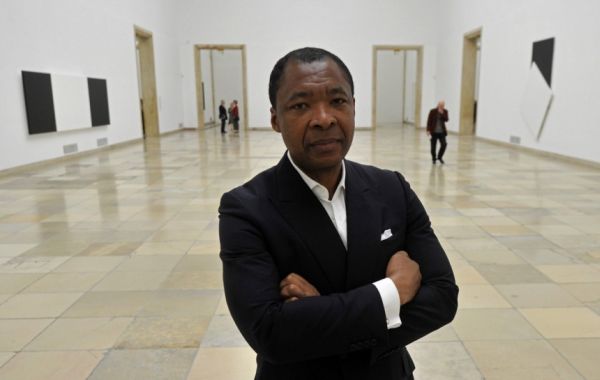 okwui-enwezor-haus-kunst600.jpg