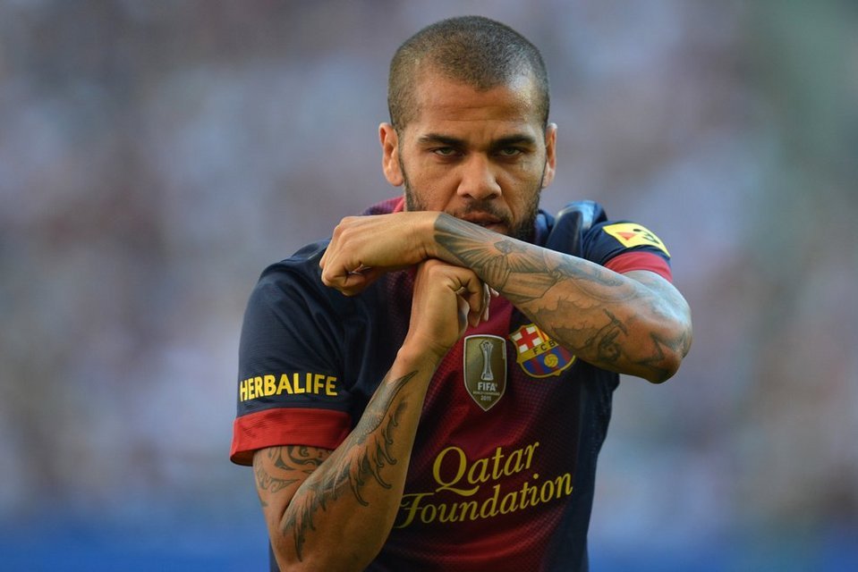 Alves en el Hamburgo-Barca.jpg