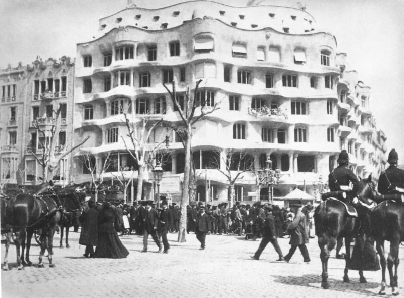 Pedrera_(1911).jpg