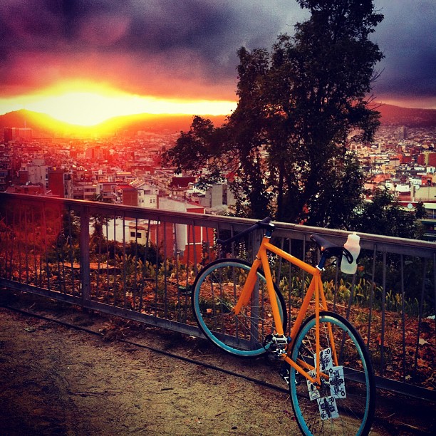 bici-mirando-la-puesta-del-sol.jpg