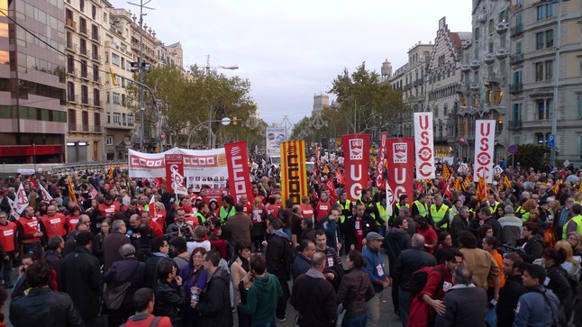 los-manifestantes-en-el-paseo-de-gracia.jpg