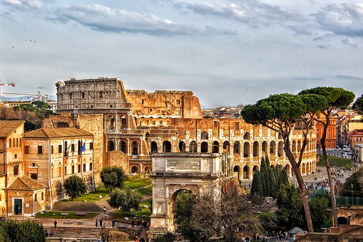 colosseum-2030643_340.jpg