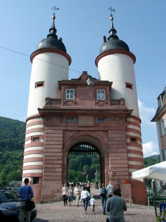 heidelberg_alte_brucke_tor.jpg