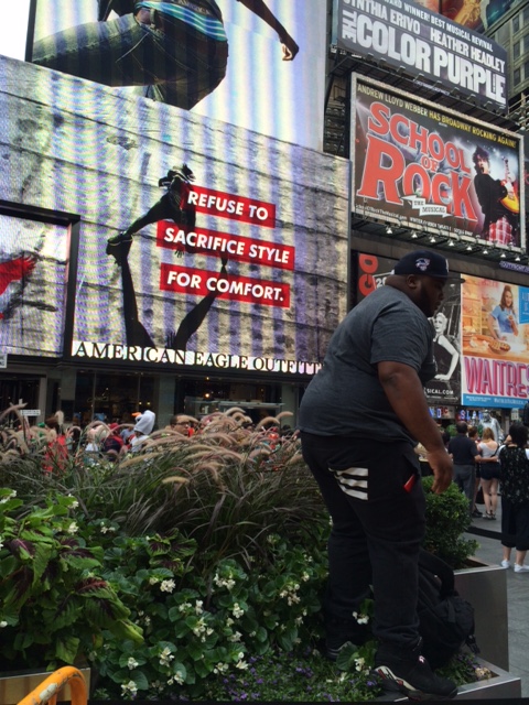 Times Square, bátor ember