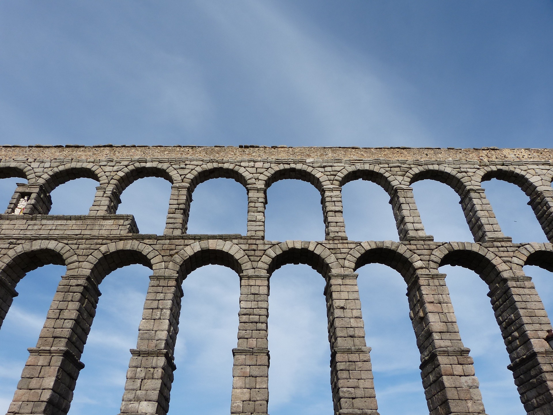 aqueduct-of-segovia-872295_1920.jpg