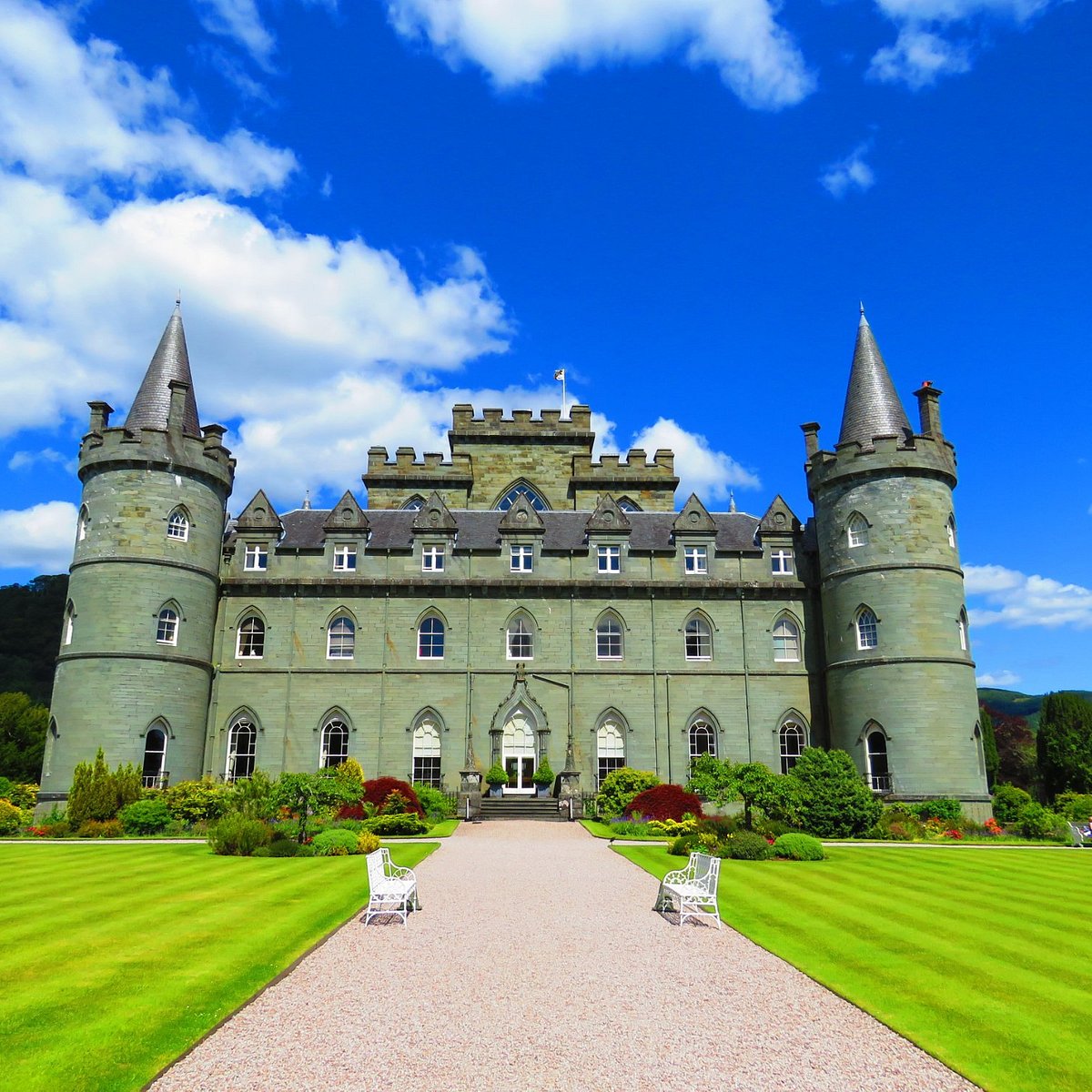 scottish_gaelic_caisteal_inbhir_aora_is_a_country_house_near_inveraray_in_the_county_of_argyll.jpg