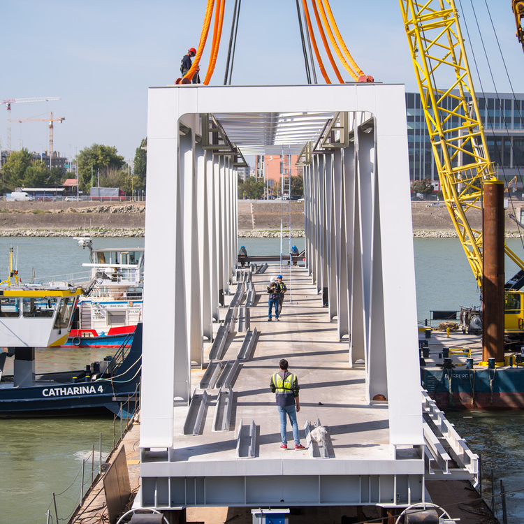 Daruk nélküli bravúros megoldás kell a Déli vasúti Duna-híd beemeléséhez