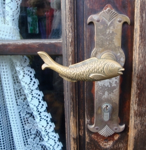 door-handle-1445601-m.jpg