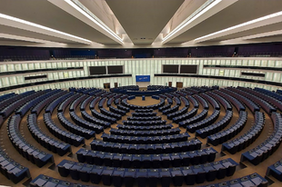 EU parlament… elment… elmondta…