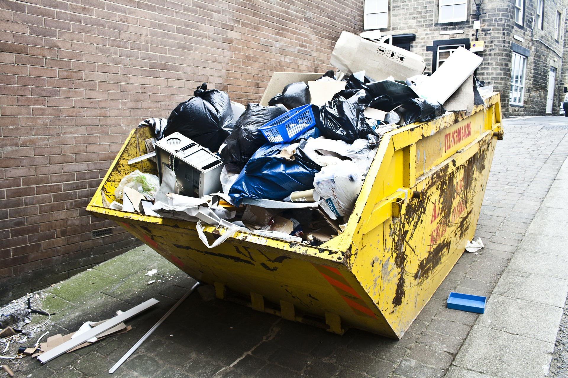 rubbish-gb3b63a742_1920.jpg