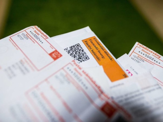 Rezsiutalvány: az önkormányzati választás előtt tényleg kilencezer forinttal venné meg a nyugdíjasokat a kormány?