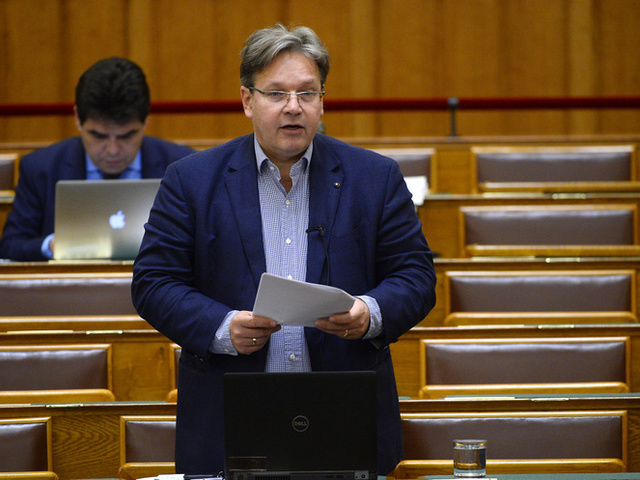 Valóban kivezetné a KDNP Magyarországot az EU-ból – vagy Vejkey Imre csak tréfált?