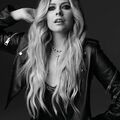 40 éves AVRIL LAVIGNE