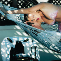 Egy színtévesztő fotográfus színes akt- és tájképei (18+)