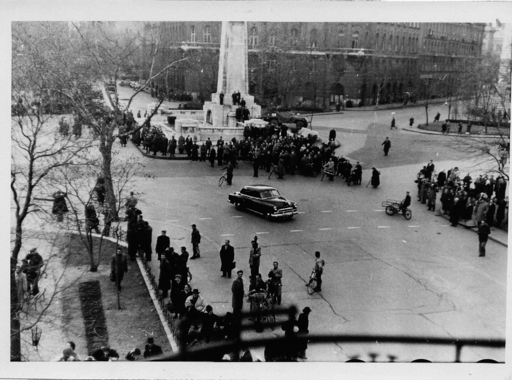 Soha nem látott 1956-os képek, melyek az Amerikai Nagykövetség erkélyéről készültek