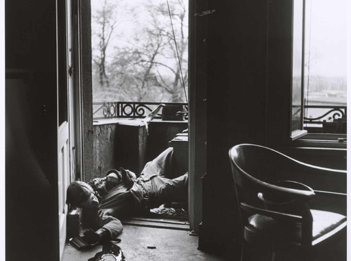 Robert Capa megrázó fotójának története (18+)