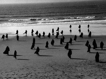 Shirin Neshat: Emigráns művészet (videó magyar felirattal)