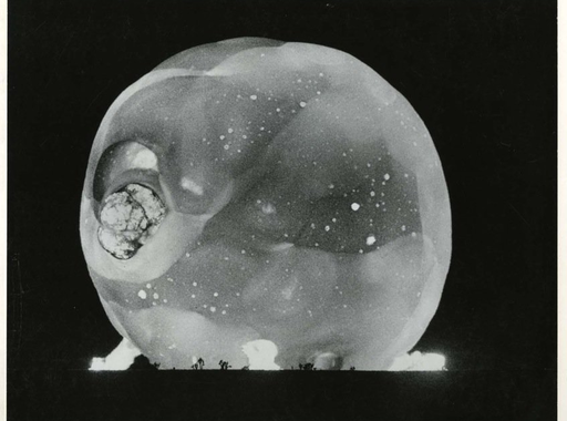 Harold Edgerton atomrobbanásról készült különleges képei