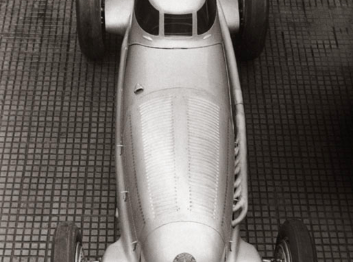 Egy magyar fotós képei a Mercedes versenyautóiról (1930-as évek)